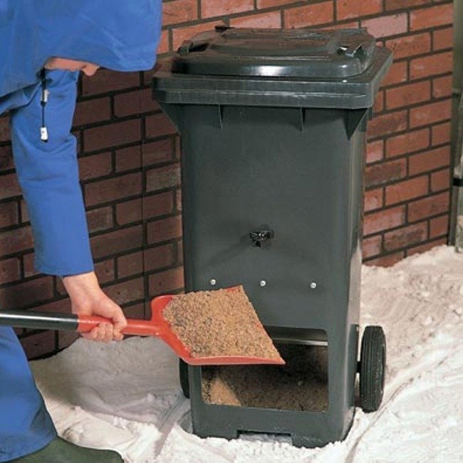 Rollastor Portable Grit Bin & Shovel - Image 2